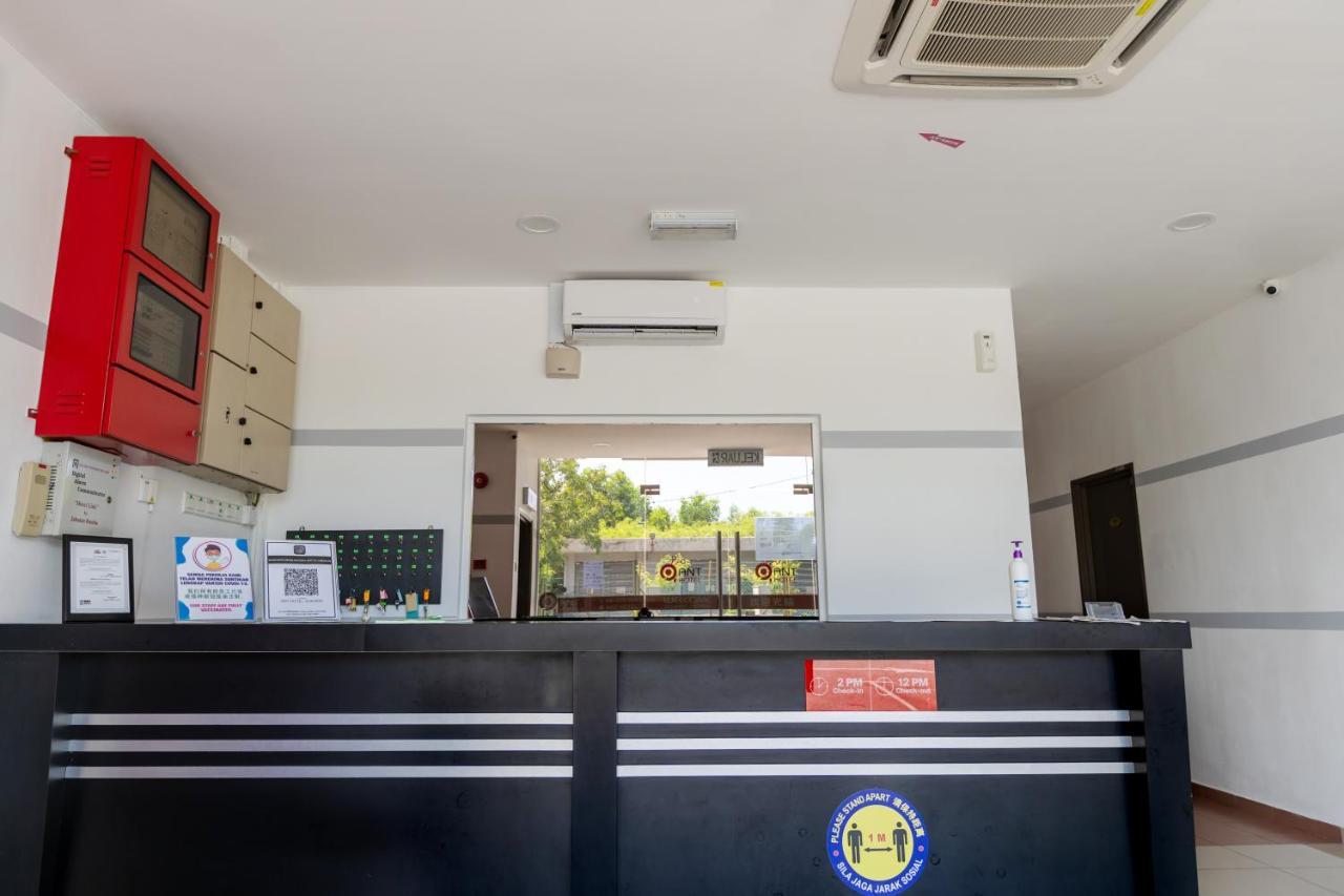 Ant Hotel Malacca Exterior foto
